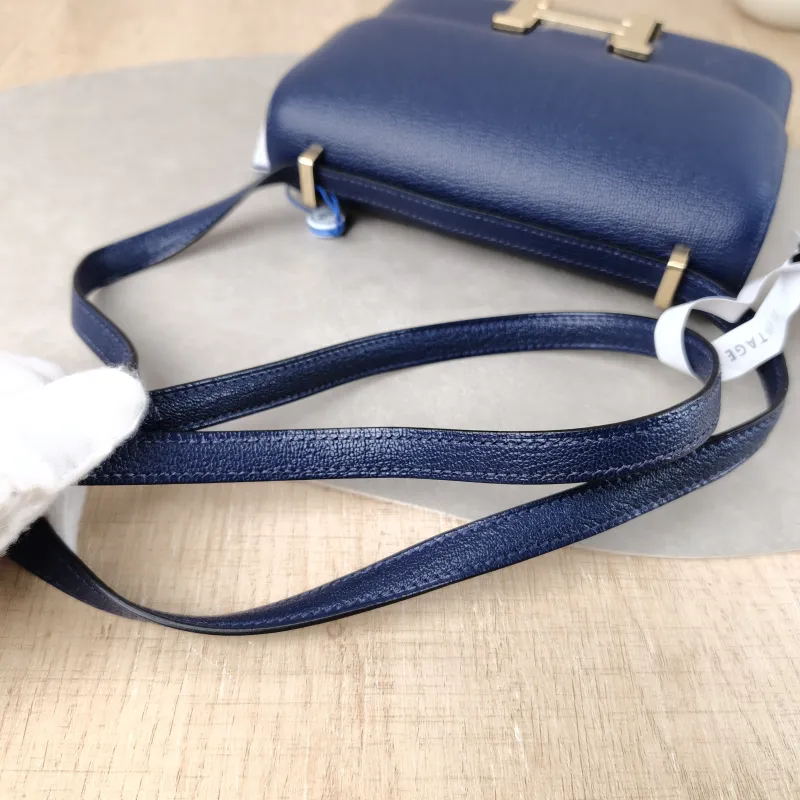 Hermès Crossbody Bag Constance 19 Gold-Tone Hardware 7U Lambskin Mini 19 × 4 × 15 cm G — detail view 2 of 14