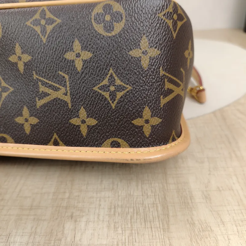Louis Vuitton Crossbody Bag Diane Baguette Bag Shoulder Strap PVC Small24 × 9 × 15 cm — detail view 8 of 15