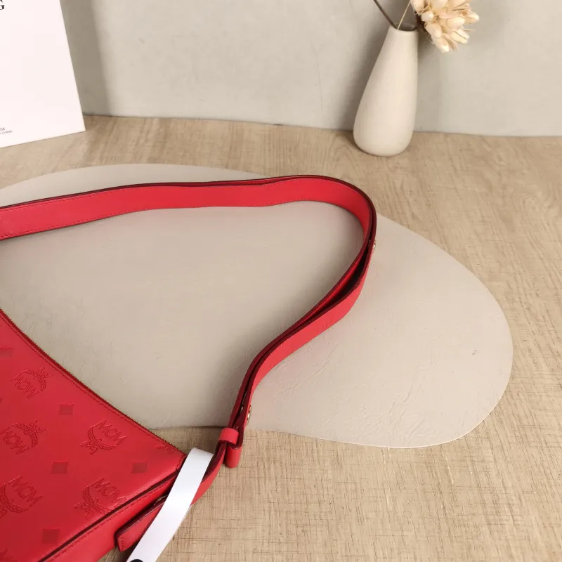 MCM Crossbody Bag Crossbody Bag Red Calfskin One Size24 × 4.5 × 19 cm — detail view 2 of 9