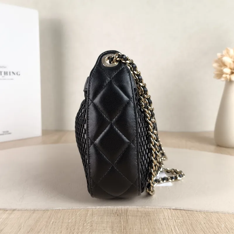 Chanel Crossbody Bag Black Lambskin One Size 21.5 × 5 × 15 cm — detail view 10 of 10