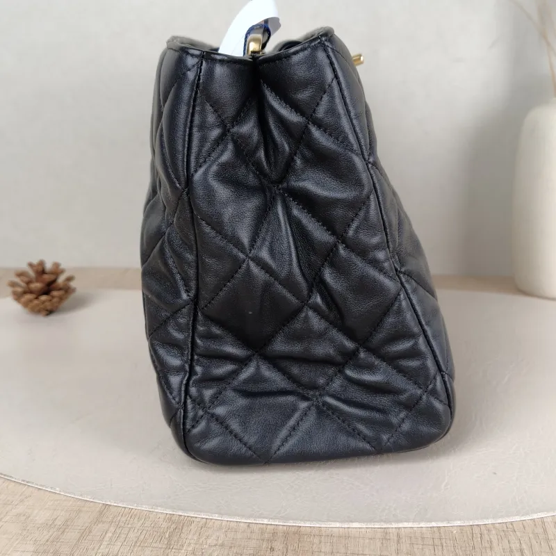 Chanel Shoulder Bag Tote Bag Black Calfskin Large 28 × 11 × 19 cm — detail view 1 of 13