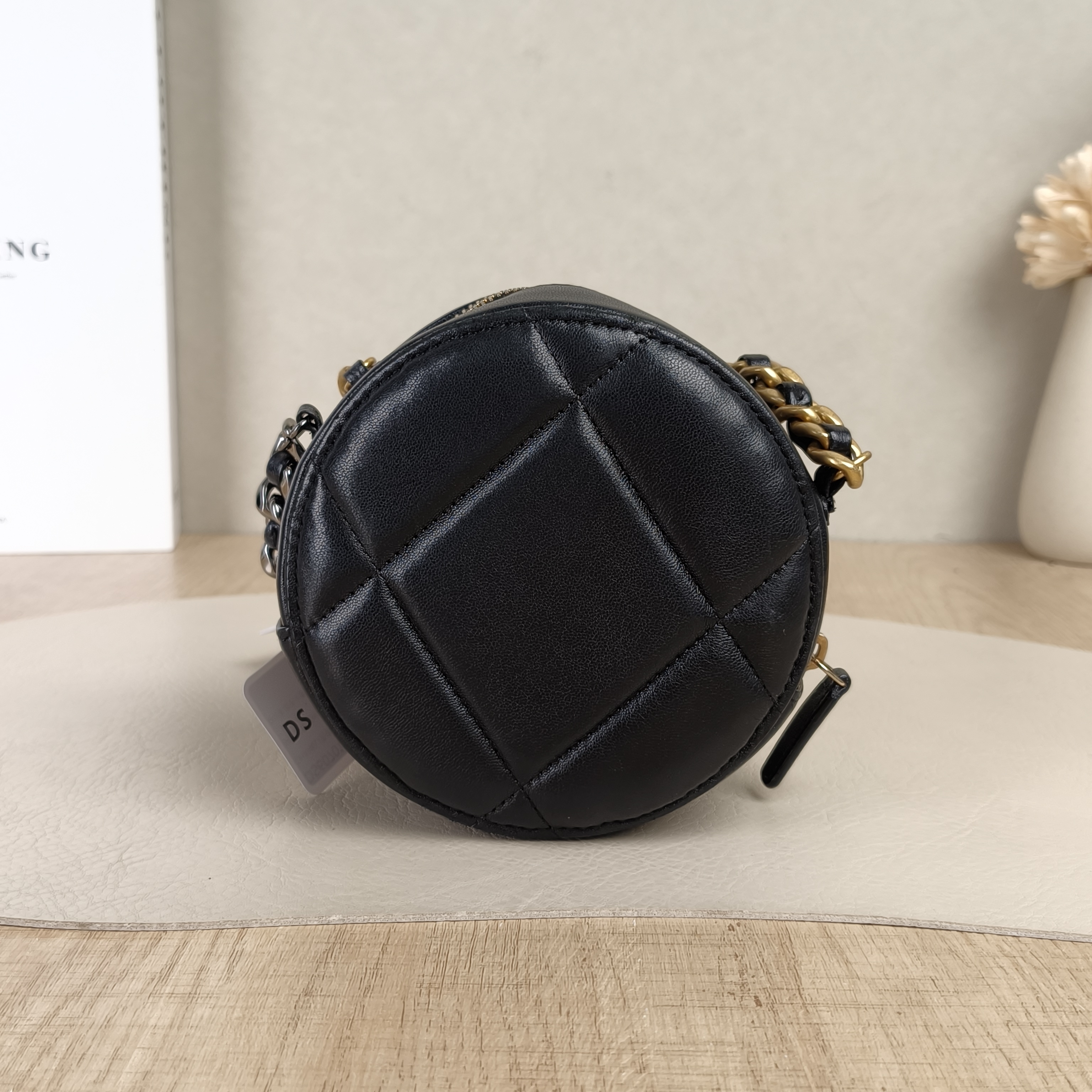 Chanel Crossbody Bag19bag Black Lambskinmini12 × 4.5 × 12 cm — cover view 4 of 5