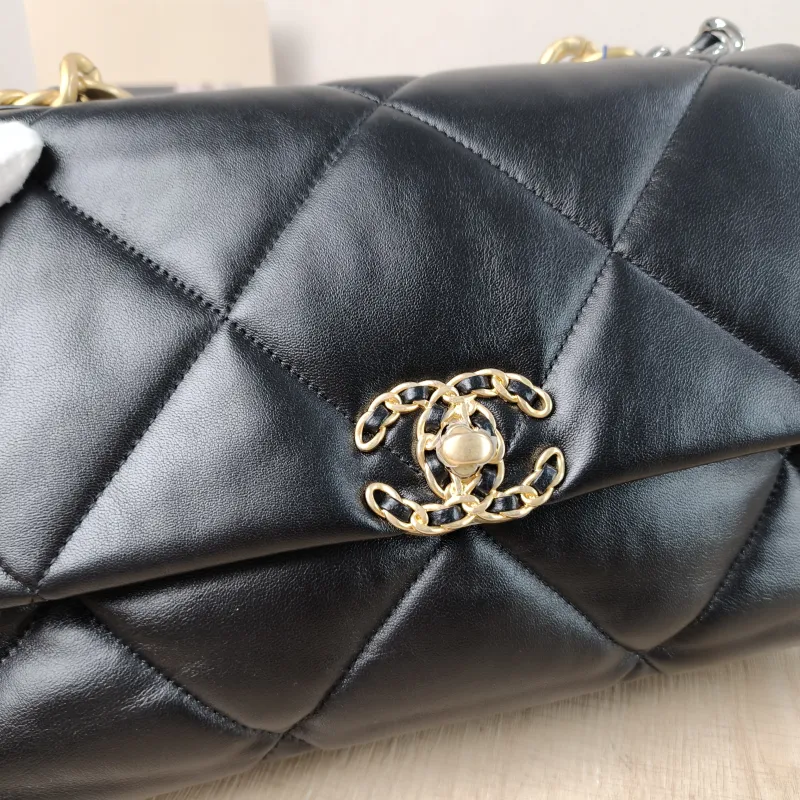 Chanel Crossbody Bag 19Bag Black SL ambskin Medium 30 × 10 × 20 cm — detail view 4 of 14