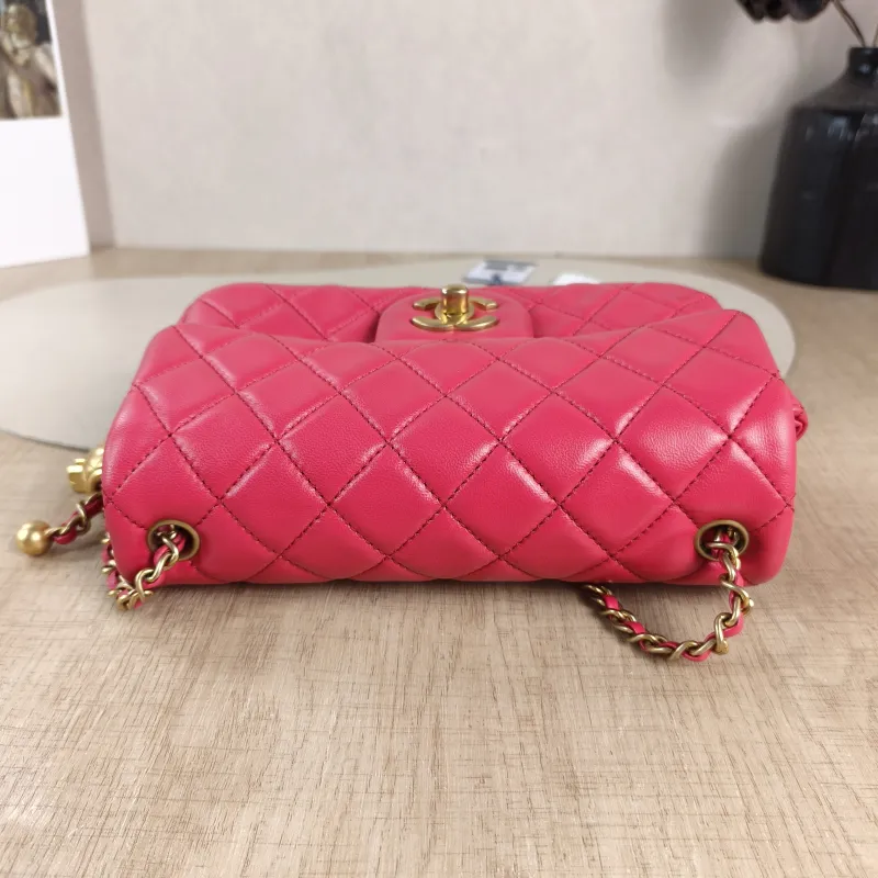Chanel Crossbody Bag mini Red Lambskin One Size 20 × 6 × 12 cm 30 — detail view 1 of 11