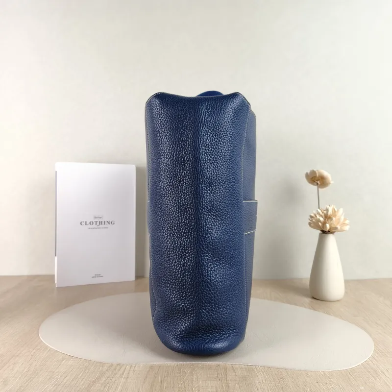 Hermès Shoulder Bag Shoulder Bag Blue TC Calfskin One Size 31 × 11 × 33 cm N — detail view 6 of 10