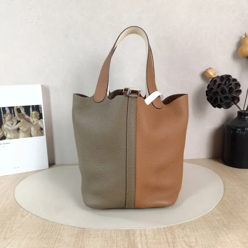 Hermès Top Handle Bag Picotin Lock 22 22 37 Brown · 18 · I2 TC Calfskin Medium 22 × 17 × 21 cm Z