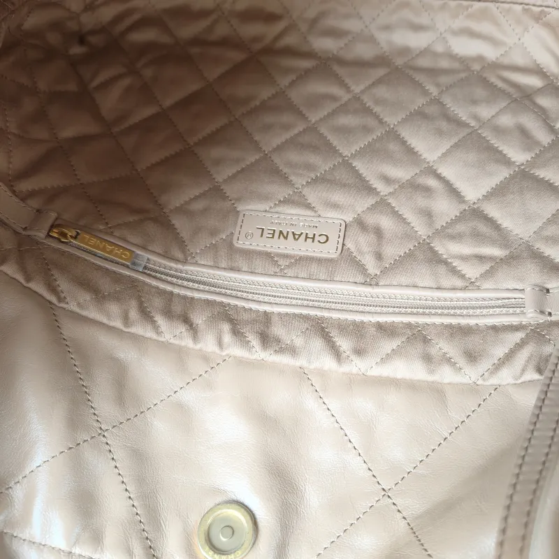 Chanel Shoulder Bag22Bag Taupe Calfskin Small35 × 7 × 37 cm — detail view 2 of 17