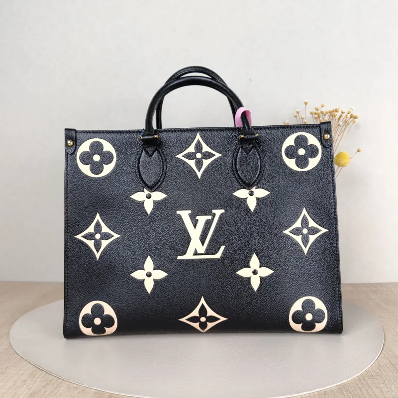 Louis Vuitton Shoulder Bag Onthego Medium Black · White Empreinte Embossed Calfskin Monogram Medium35 × 14 × 27 cm