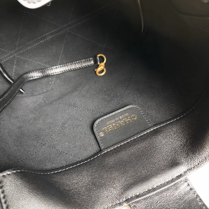 Chanel Shoulder Bag hobo Black Lambskin One Size 20 × 9 × 20 cm — detail view 7 of 10