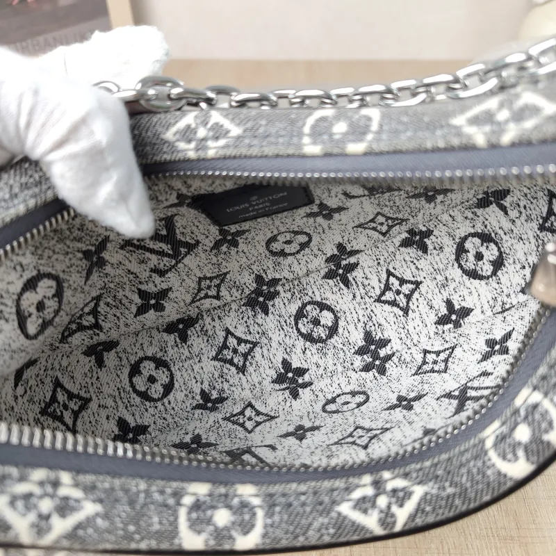 Louis Vuitton Crossbody Bag Loop Grey Small 23 × 6 × 13 cm — detail view 7 of 12