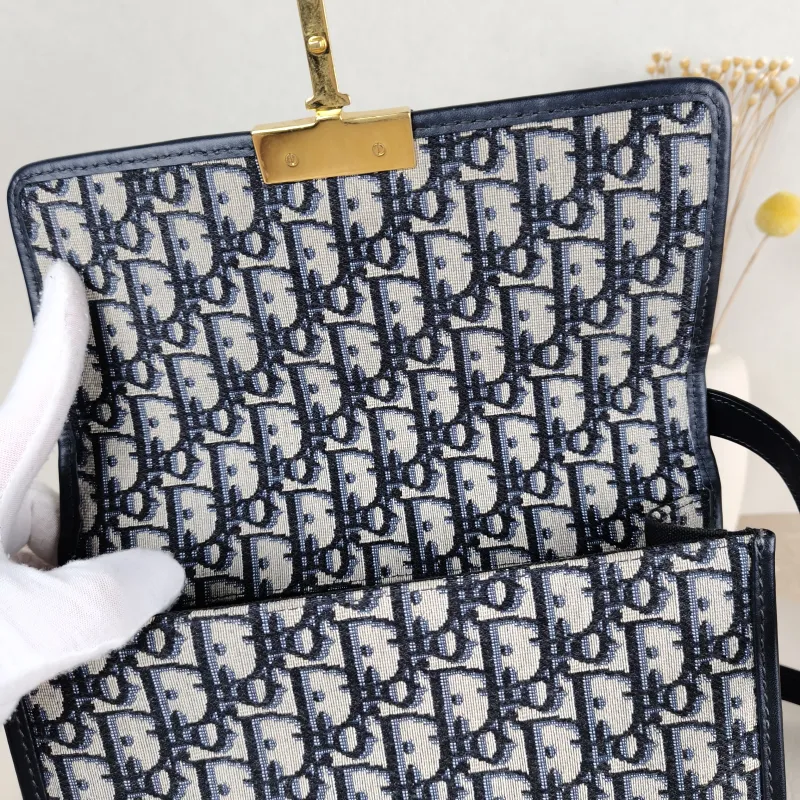 DIOR Crossbody Bag30Montaigne 30 Edition Canvas Medium24 × 8 × 17 cm — detail view 1 of 12