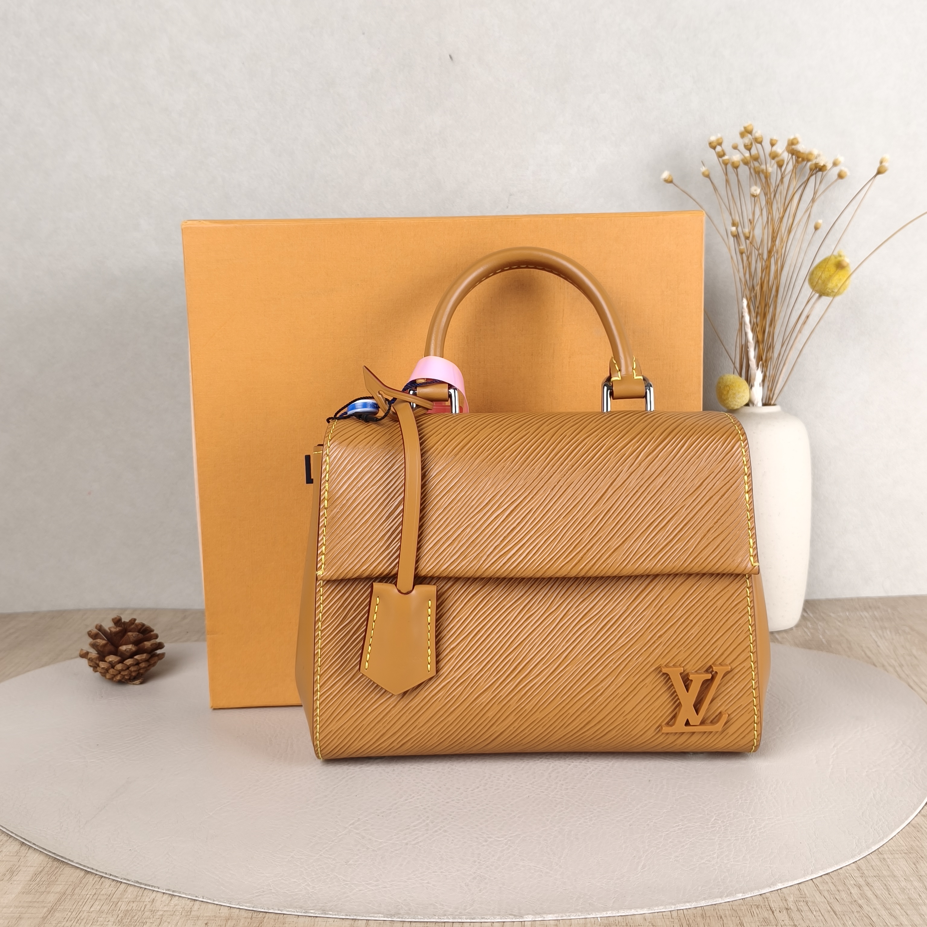 Louis Vuitton Crossbody Bag CLUNY Caramel Epi Embossed Calfskinmini20 × 7.5 × 16 cm