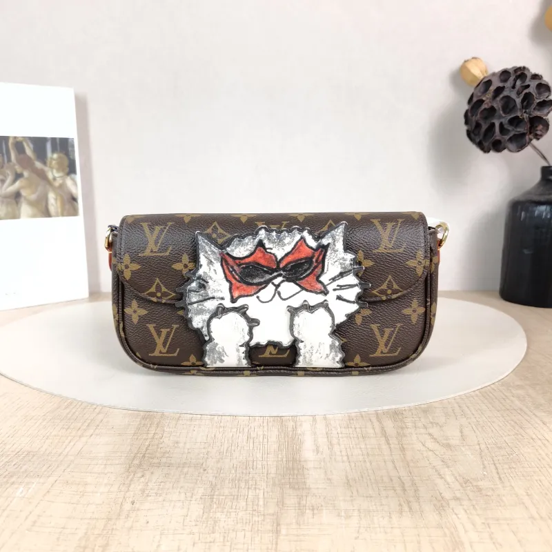 Louis Vuitton Crossbody Bag IVY Monogram PVC Small 23.5 × 4.3 × 12 cm
