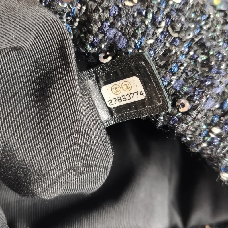 Chanel Shoulder Bag Pearl Bucket Bag Black One Size 25 × 8 × 27 cm 27 — detail view 1 of 11