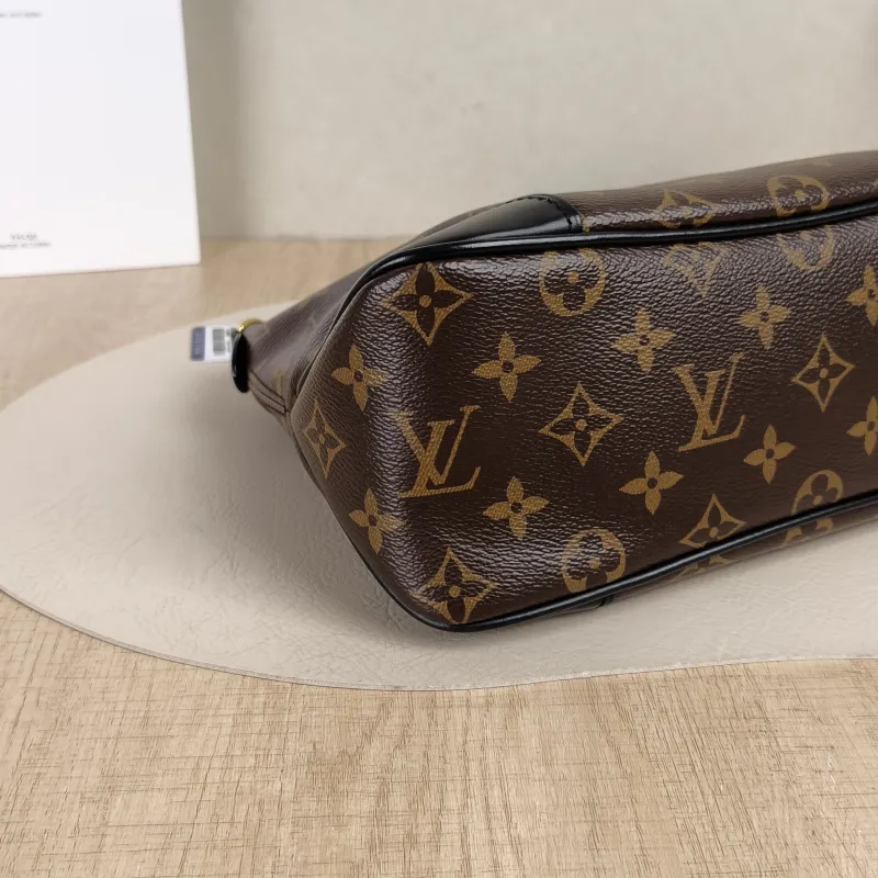 Louis Vuitton Crossbody Bag Boulogne PVC Small26 × 9.5 × 16 cm — detail view 2 of 13