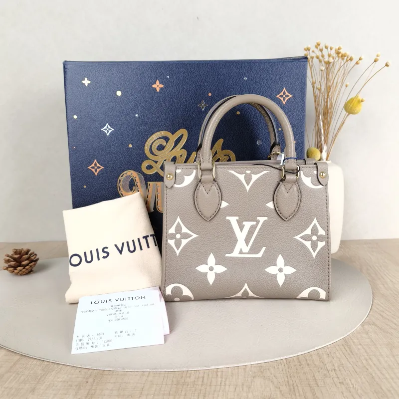 Louis Vuitton Crossbody Bag Onthego BB · White Empreinte Embossed Calfskin Monogram BB18 × 8.5 × 15 cm — cover view 4 of 6