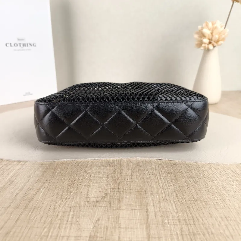 Chanel Crossbody Bag Black Lambskin One Size 21.5 × 5 × 15 cm — cover view 2 of 5
