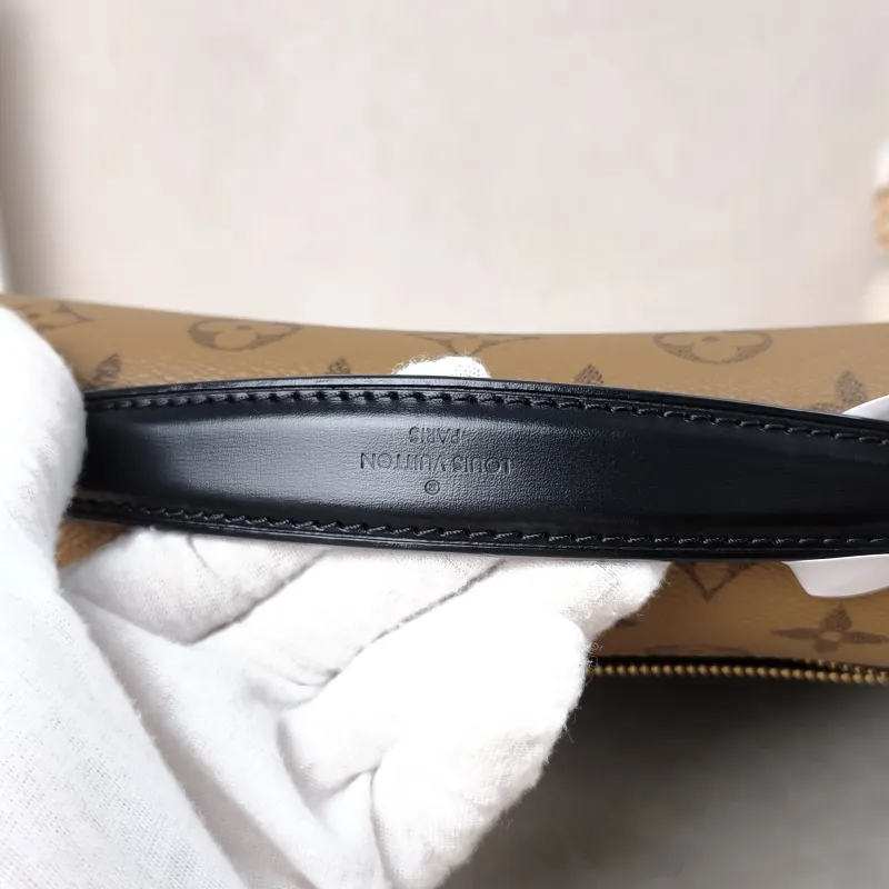 Louis Vuitton Crossbody Bag Pochette Métis Monogram Colorblock PVC Medium 25 × 7 × 19 cm — detail view 9 of 14
