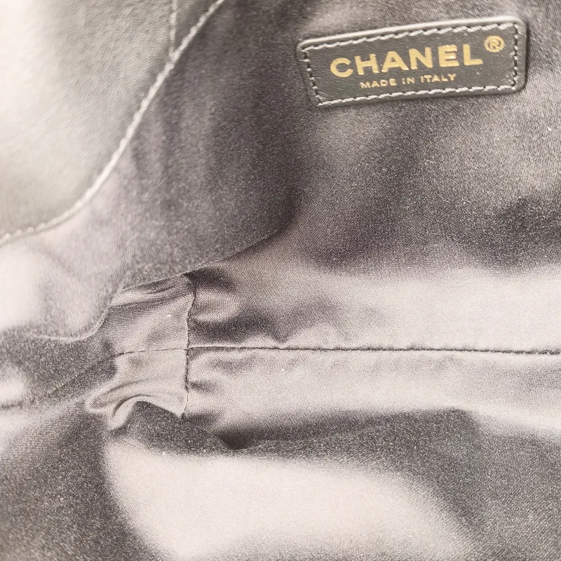 Chanel Shoulder Bag cocobeach Collection Black Lambskinmini29 × 6 × 20 cm — detail view 7 of 10