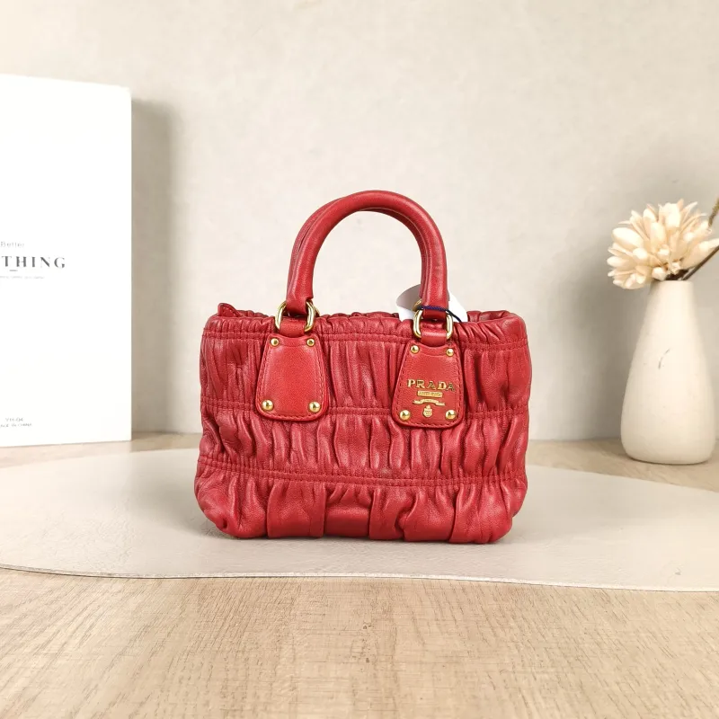 PRADA Crossbody Bag Messenger Bag Crossbody Bag Red Calfskinmini14 × 5 × 10 cm