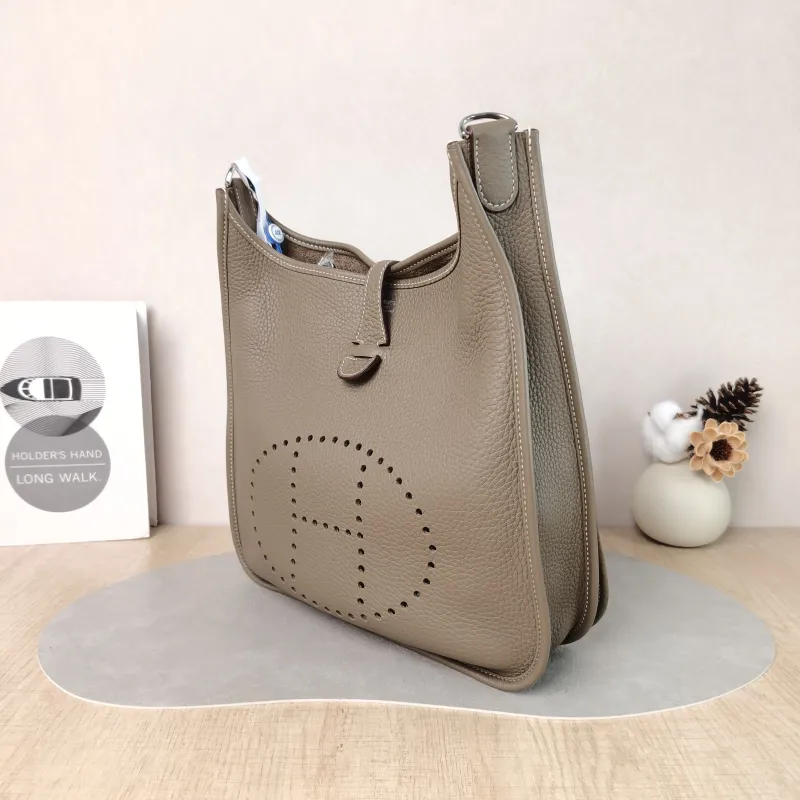 Hermès Crossbody Bag Evelyne 29 29 Taurillon Clemence TC Calfskin Small 29 × 8 × 30 cm W — cover view 4 of 6