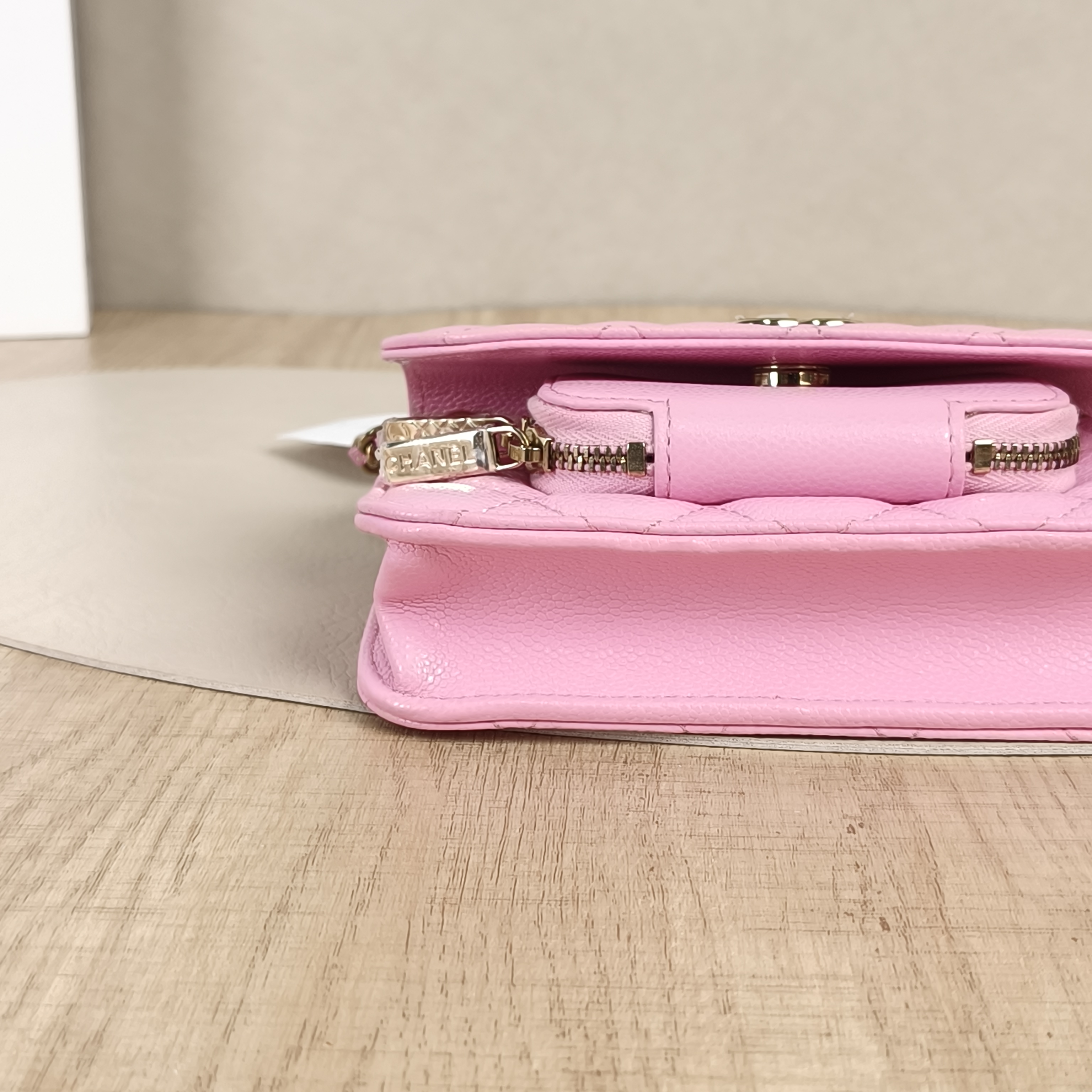 Chanel Crossbody Bagaffinity Messenger Bag Pink Grained Calfskinmini15.5 × 3 × 11.5 cm — cover view 2 of 8