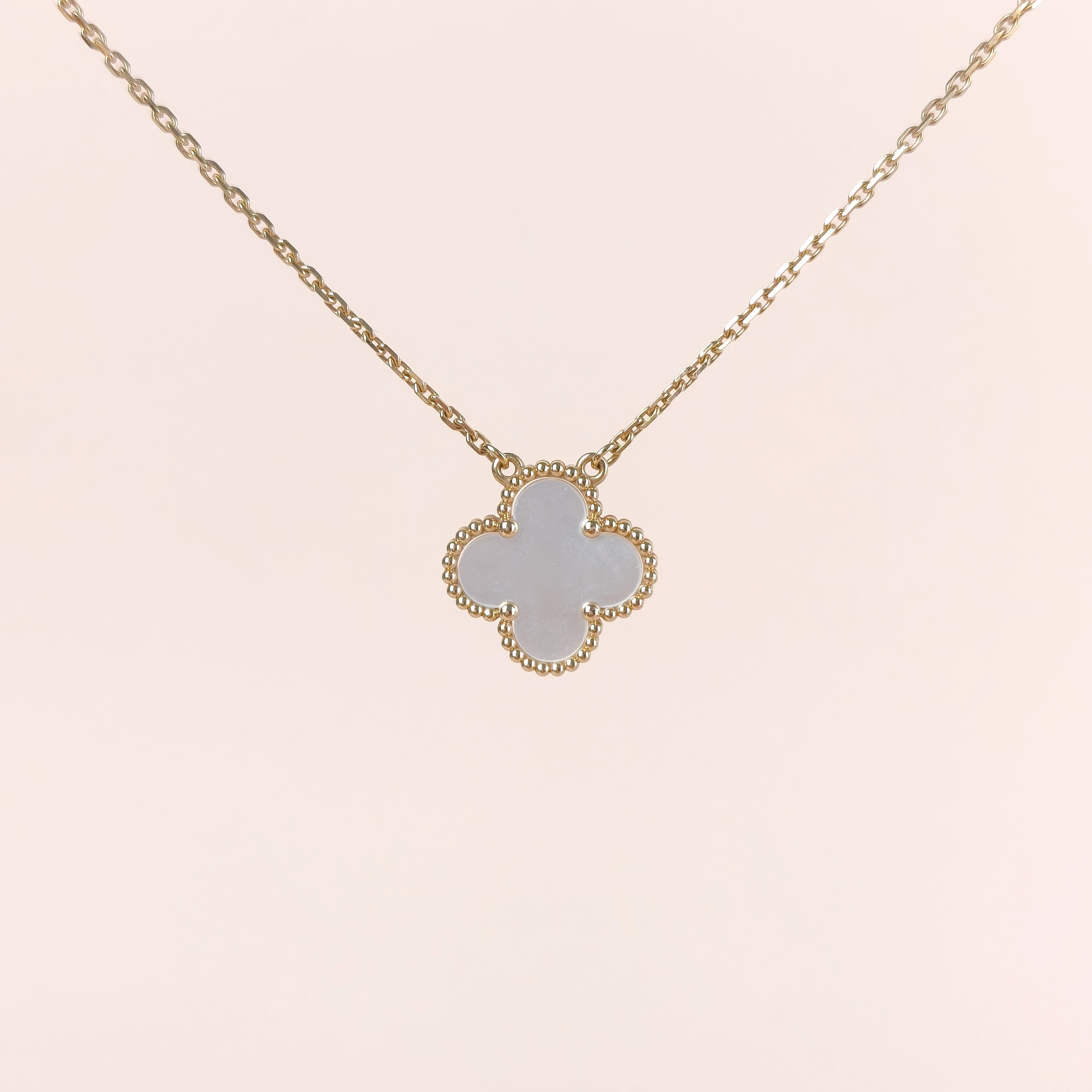 Van Cleef & Arpels Necklace Alhambra Alhambra Collection Necklace White Mother-of-Pearl Pearl · White Mother-of-Pearl18KY ellow Gold Vintage Small42cm