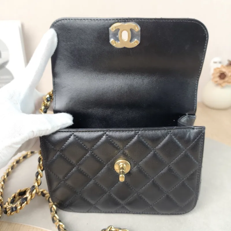Chanel Crossbody Bag Crossbody Bag Black Lambskin One Size 17 × 5 × 12 cm — detail view 3 of 14