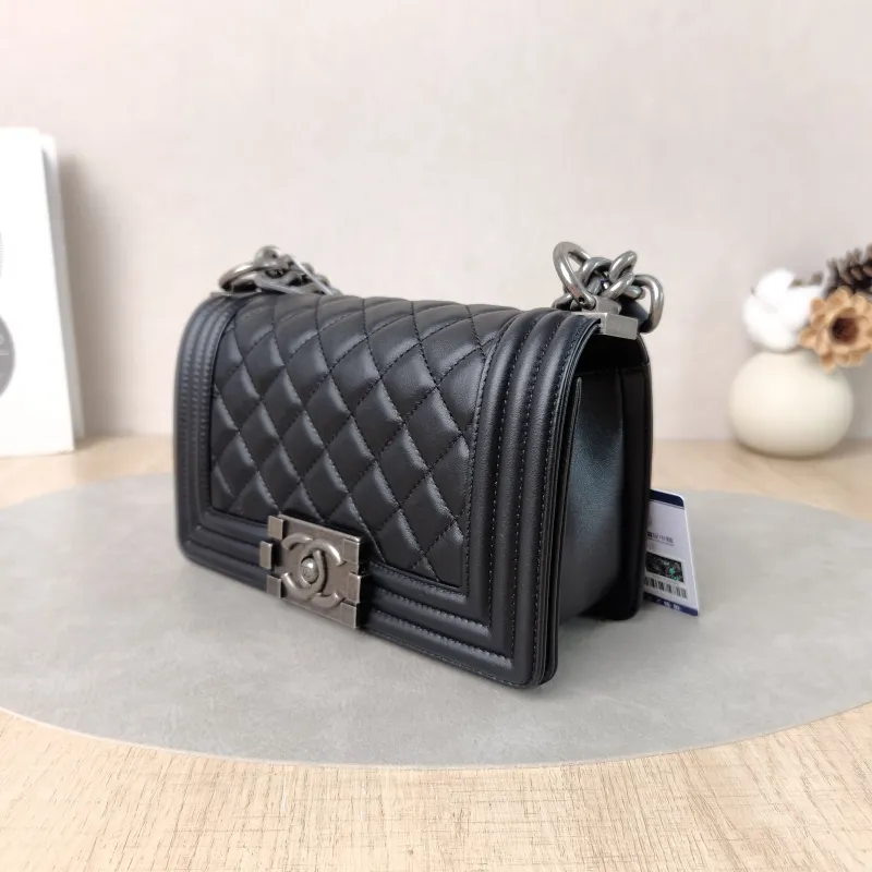 Chanel Crossbody Bag Le Boy​Black Lambskin Small20.5 × 8.5 × 12 cm — cover view 2 of 5