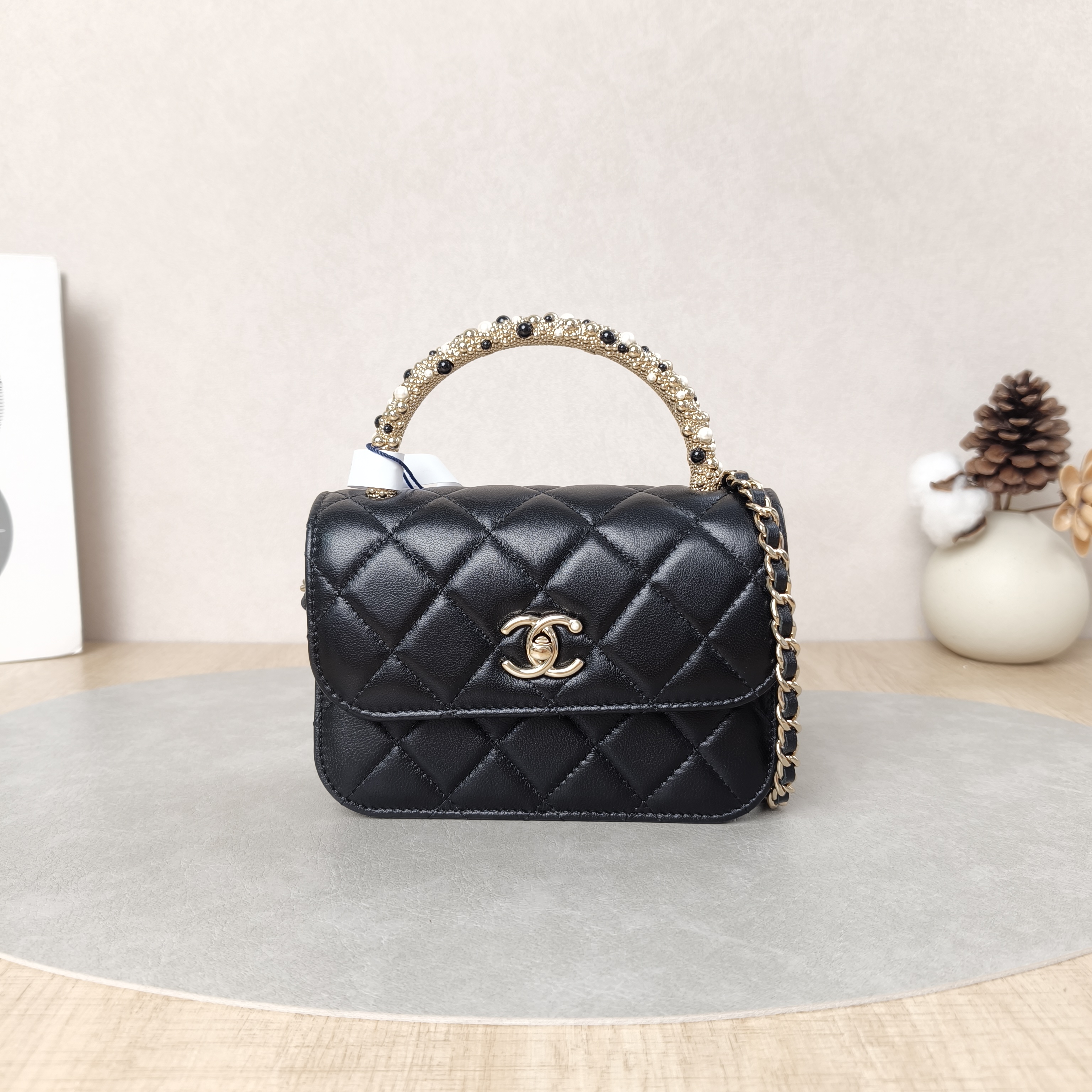 Chanel Crossbody Bag26c Pearl Black Lambskinmini15 × 5.5 × 10.5 cm