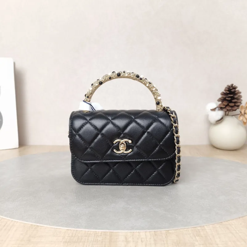Chanel Crossbody Bag26c Pearl Black Lambskinmini15 × 5.5 × 10.5 cm