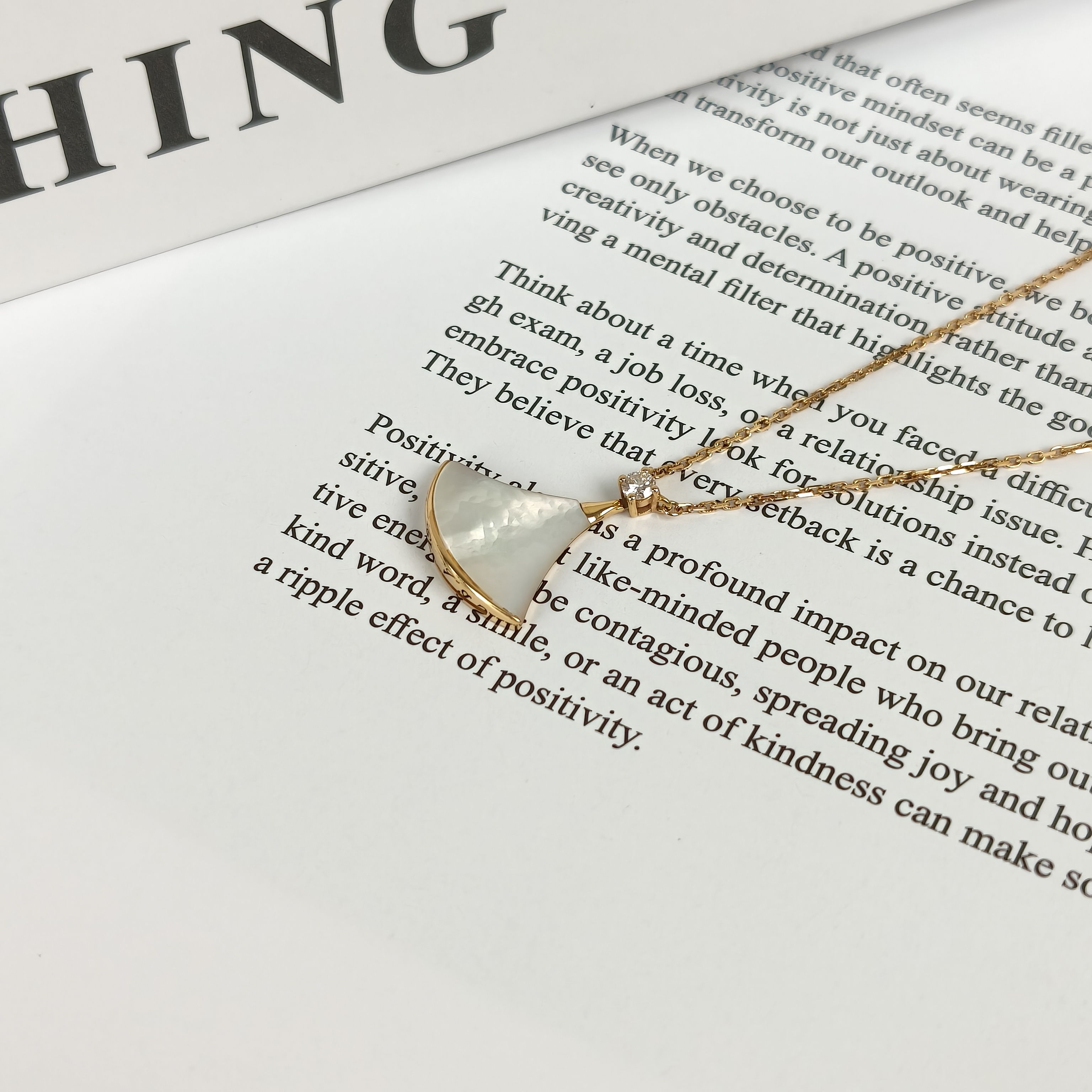 Bvlgari Necklace DIVAS' DREAM Collection Necklace Pearl 18KR ose Gold20㎜ 41-43㎝One Size — cover view 3 of 8