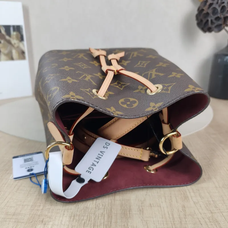 Louis Vuitton Crossbody Bag NÉONOÉ Bucket Bag BB Monogram PVC BB 20 × 13 × 20 cm — detail view 10 of 11