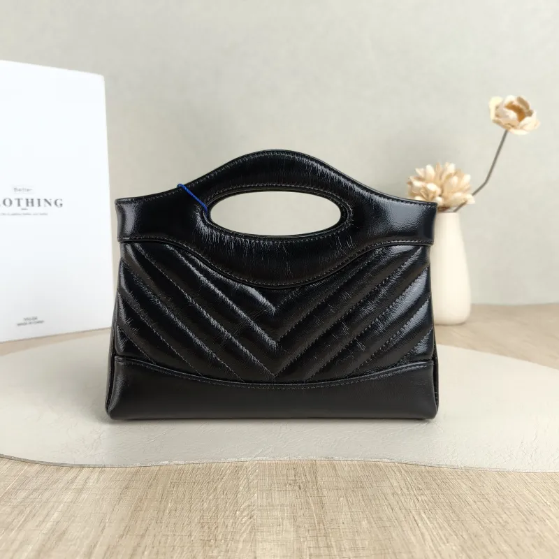 Chanel Shoulder Bag31Bag v Waxed Leather Calfskinnano20.5 × 3.5 × 17 cm — cover view 4 of 5