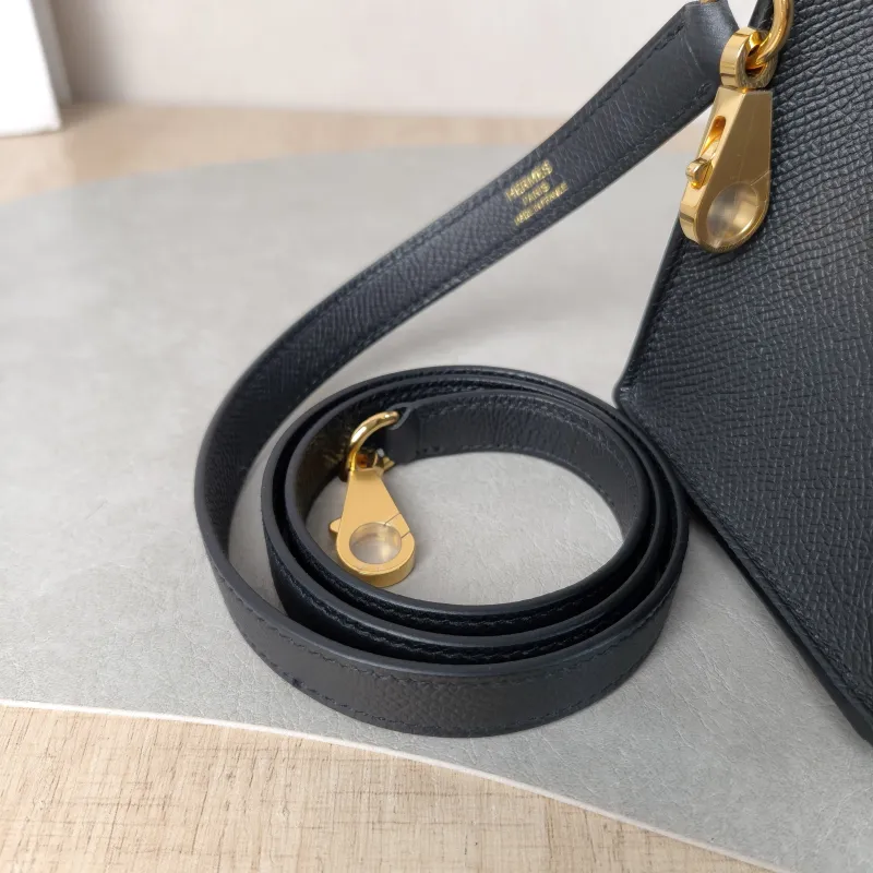 Hermès Shoulder Bag Kelly 25 Gold-Tone Hardware Black with Gold-Tone Hardware Epsom Calfskin Small 25 × 7 × 17 cm W — detail view 3 of 14