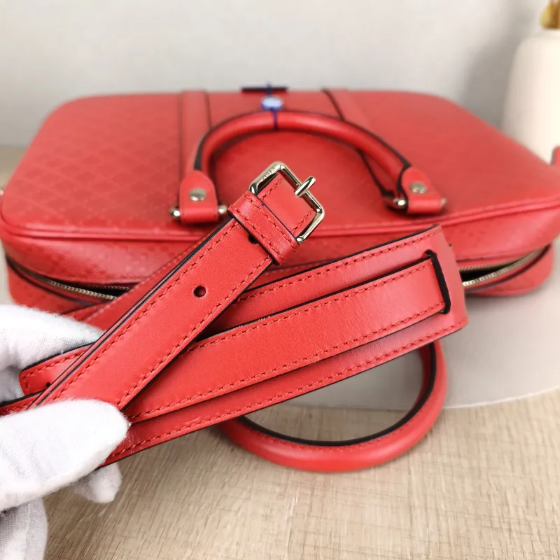 GUCCI Crossbody Bag Red Calfskin 34 × 7 × 24 cm — detail view 5 of 11