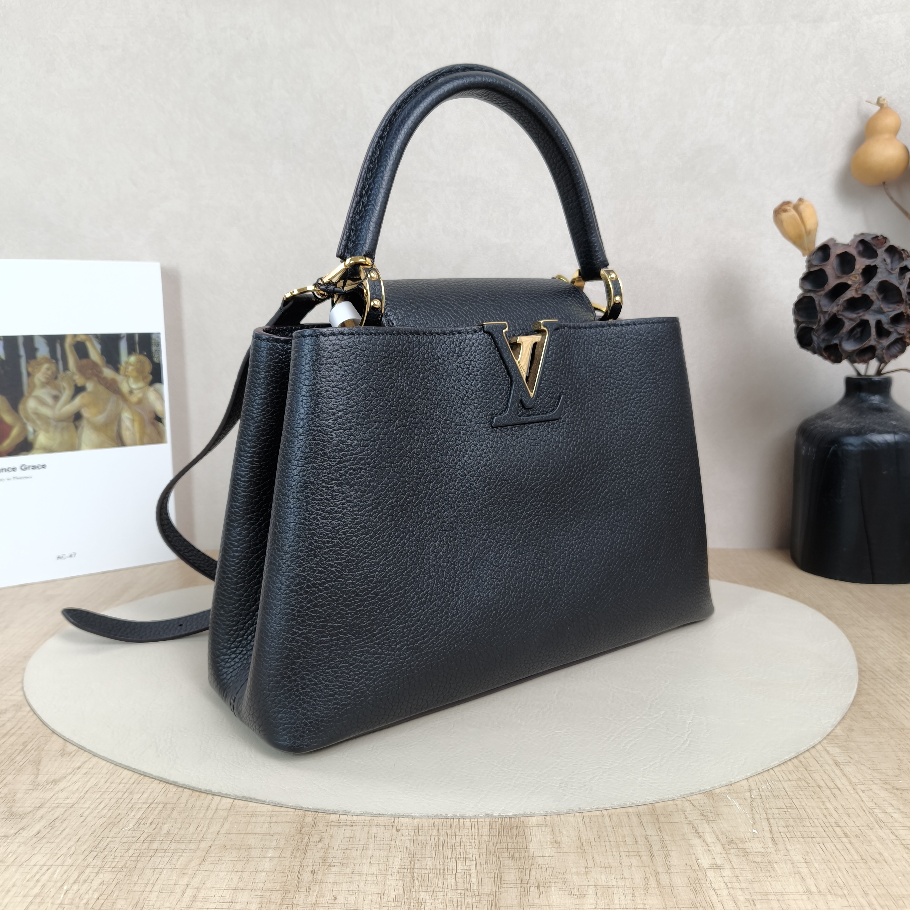 Louis Vuitton Top Handle Bag Capucines Black Calfskin Medium31 × 11 × 20 cm — cover view 4 of 5