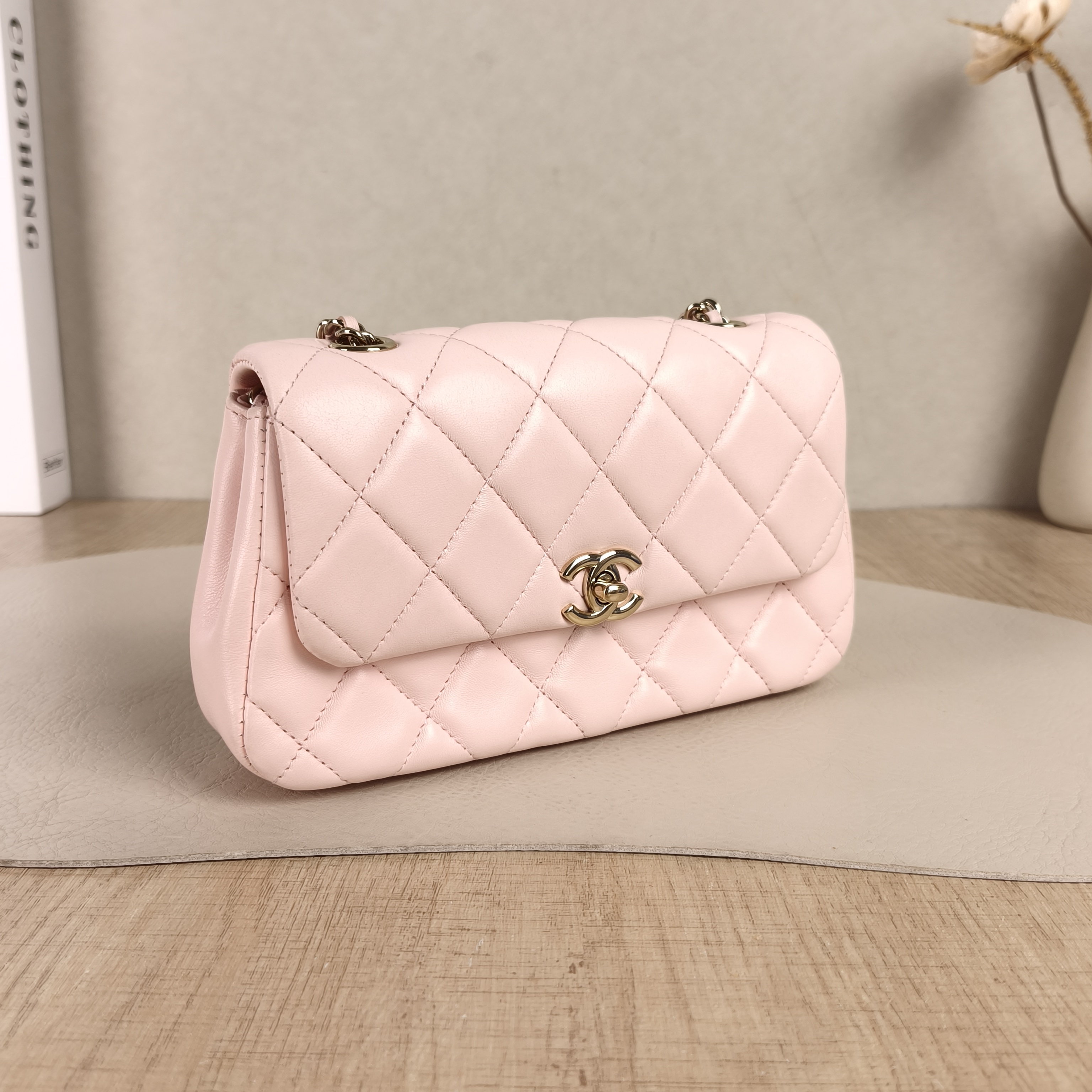 Chanel Crossbody Bag25s Crossbody Bag Lambskin One Size20 × 5.5 × 11 cm — cover view 2 of 5