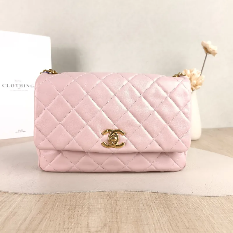 Chanel Crossbody Bag Pink Crossbody Bag Pink Lambskin One Size 23 × 5 × 16 cm