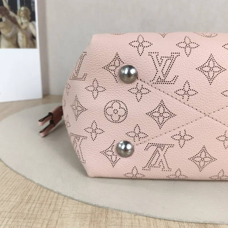 Louis Vuitton Crossbody Bag BELLA Pink Calfskin 22 × 14 × 19 cm — detail view 7 of 12