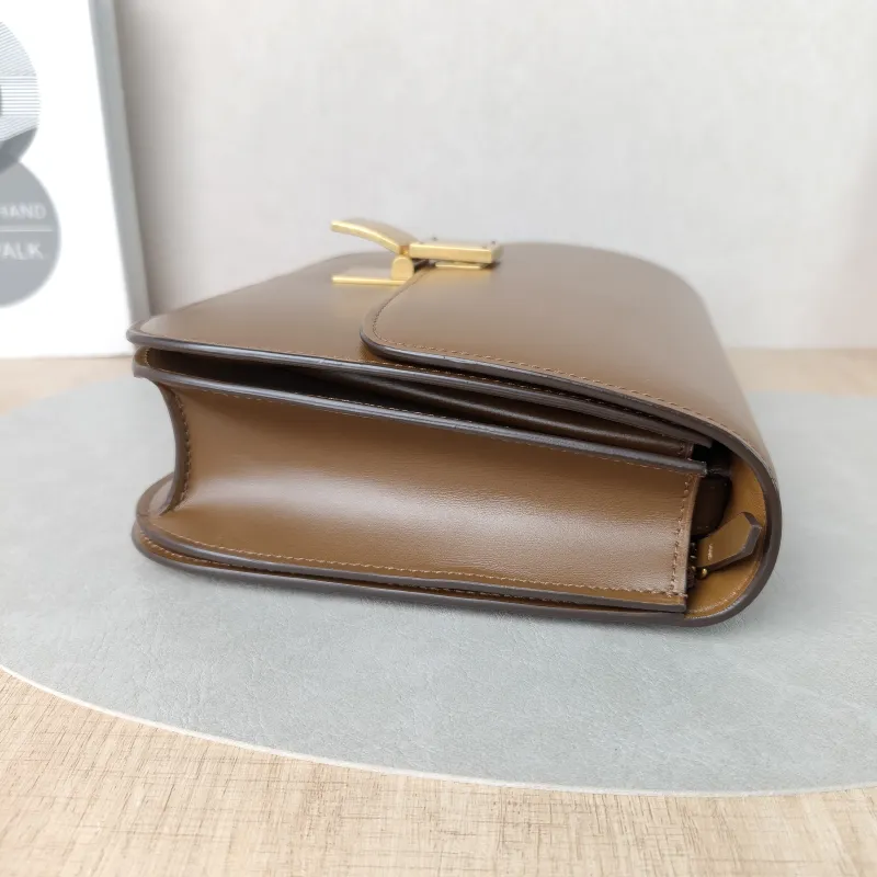 CELINE Crossbody Bag Classic Box CC alfskin Medium24 × 7 × 18 cm — detail view 11 of 14