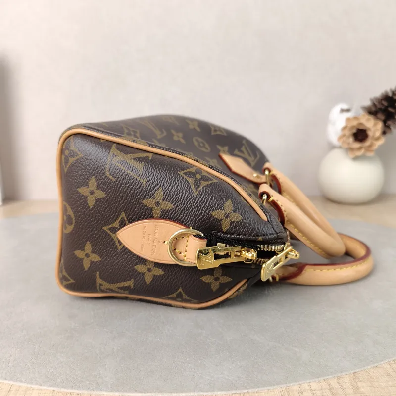 Louis Vuitton Crossbody Bag Speedy20 Shoulder Strap PVC Small20.5 × 12 × 13.5 cm — detail view 1 of 13