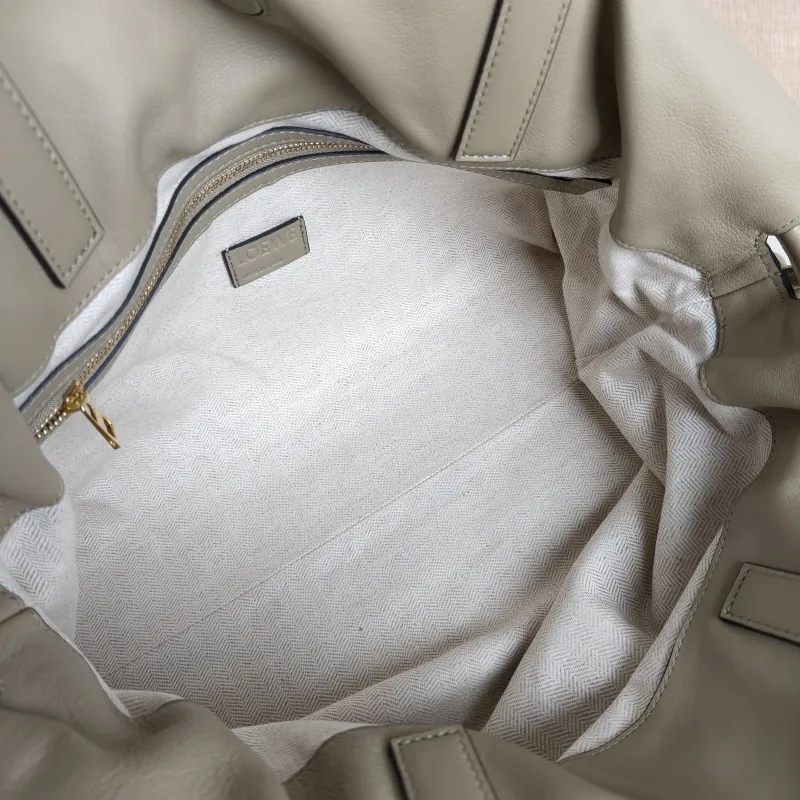 LOEWE Crossbody Bag Flamenco Calfskin Large38 × 14 × 29 cm — detail view 6 of 11