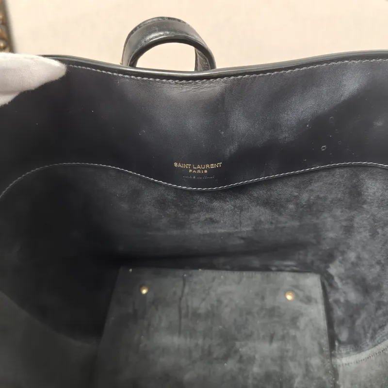 SAINT LAURENT Shoulder Bag LE 37 Black Calfskin Medium20 × 16 × 25 cm — detail view 5 of 12