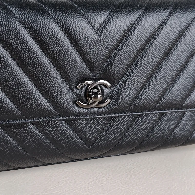 Chanel Top Handle Bag Coco Handle​ v Black Grained Calfskin Small 24 × 10 × 14 cm — detail view 8 of 14