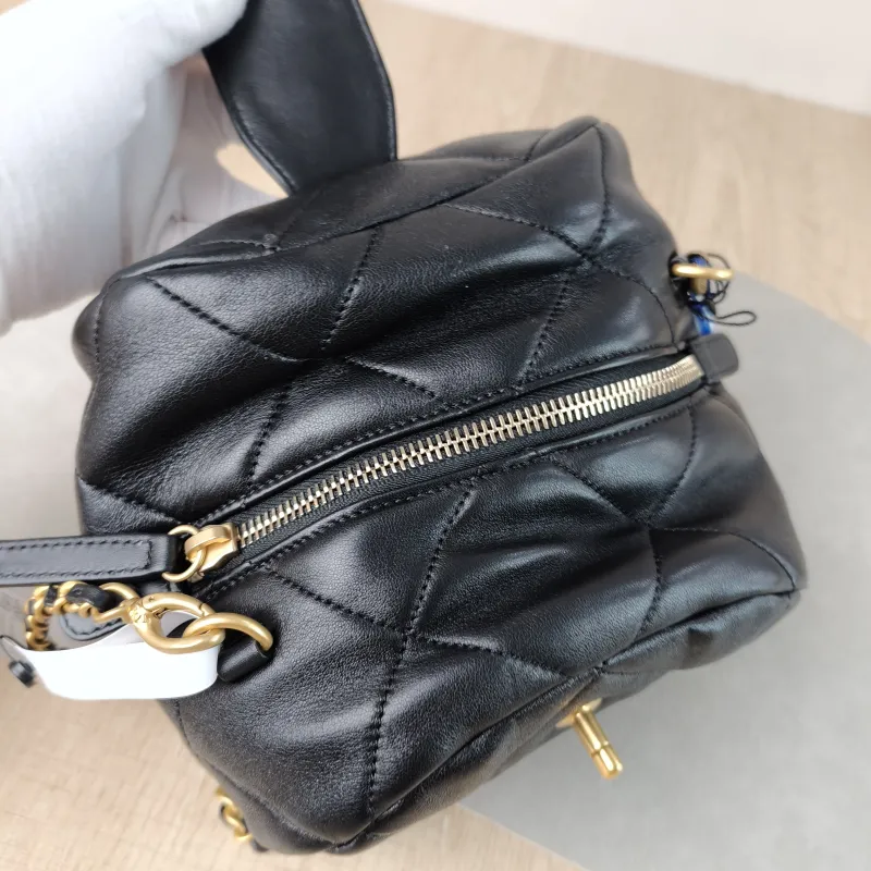 Chanel Crossbody Bag Black Lambskin One Size 23 × 14 × 11 cm — detail view 8 of 12