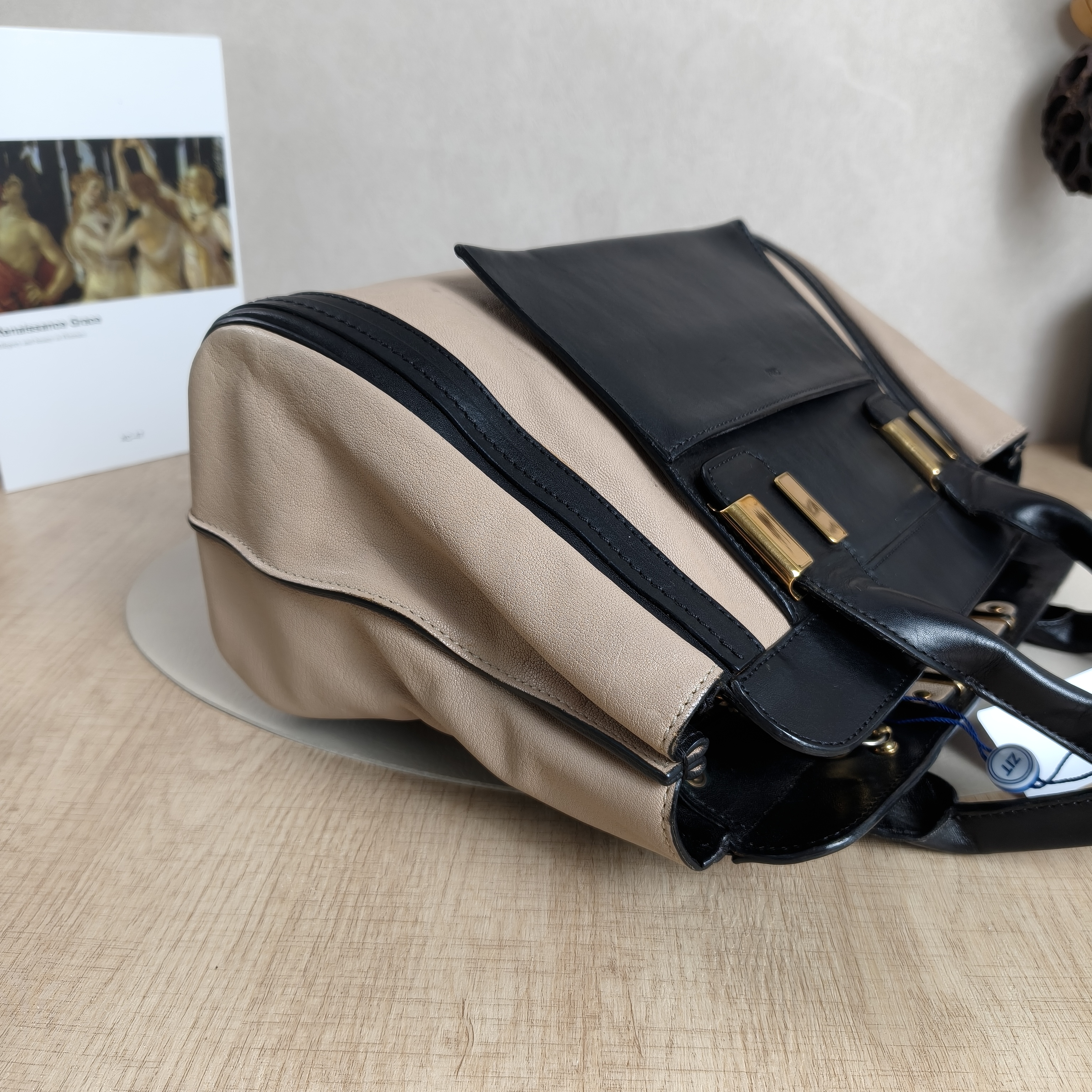 Chloé Crossbody Bag Alic Shoulder Bag Crossbody Bag Black Taupe Calfskin 33 × 15 × 23 cm — cover view 3 of 10