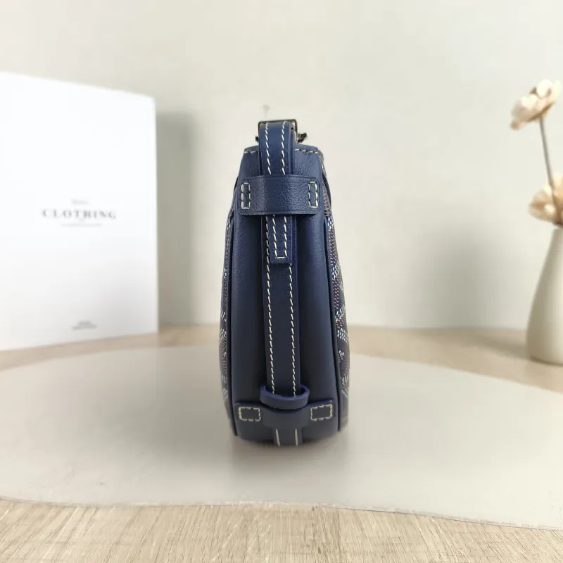 GOYARD Crossbody Bag Hirondelle Navy ine Canvas One Size 25 × 6 × 17 cm — detail view 3 of 11