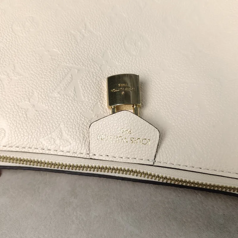 Louis Vuitton Shoulder Bag SAC SPORT Shoulder Bag White Calfskin One Size27 × 10.5 × 22 cm — detail view 12 of 15