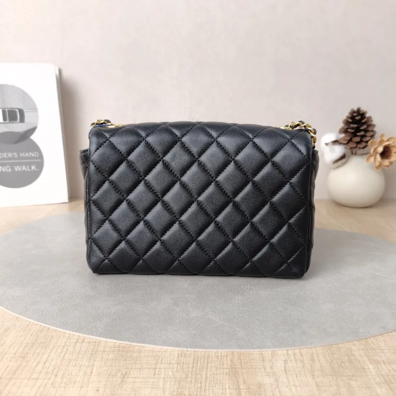 Chanel Crossbody Bag24b Crossbody Bag Black Lambskin One Size20 × 5 × 14 cm — cover view 3 of 6